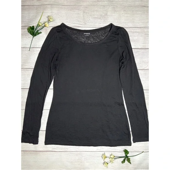 EXPRESS Basic Sheer Print Long Sleeve Top in Gray - Picture 8 of 12